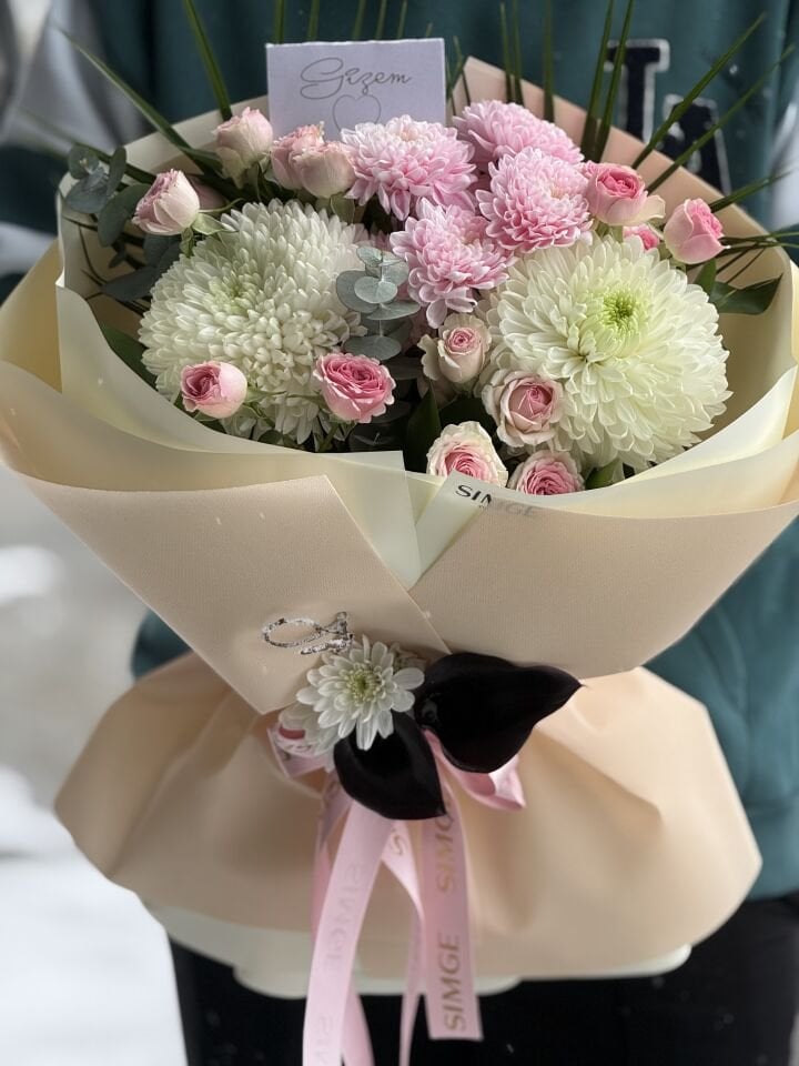 Fleur Anastasia ve Çardak Gül Buketi