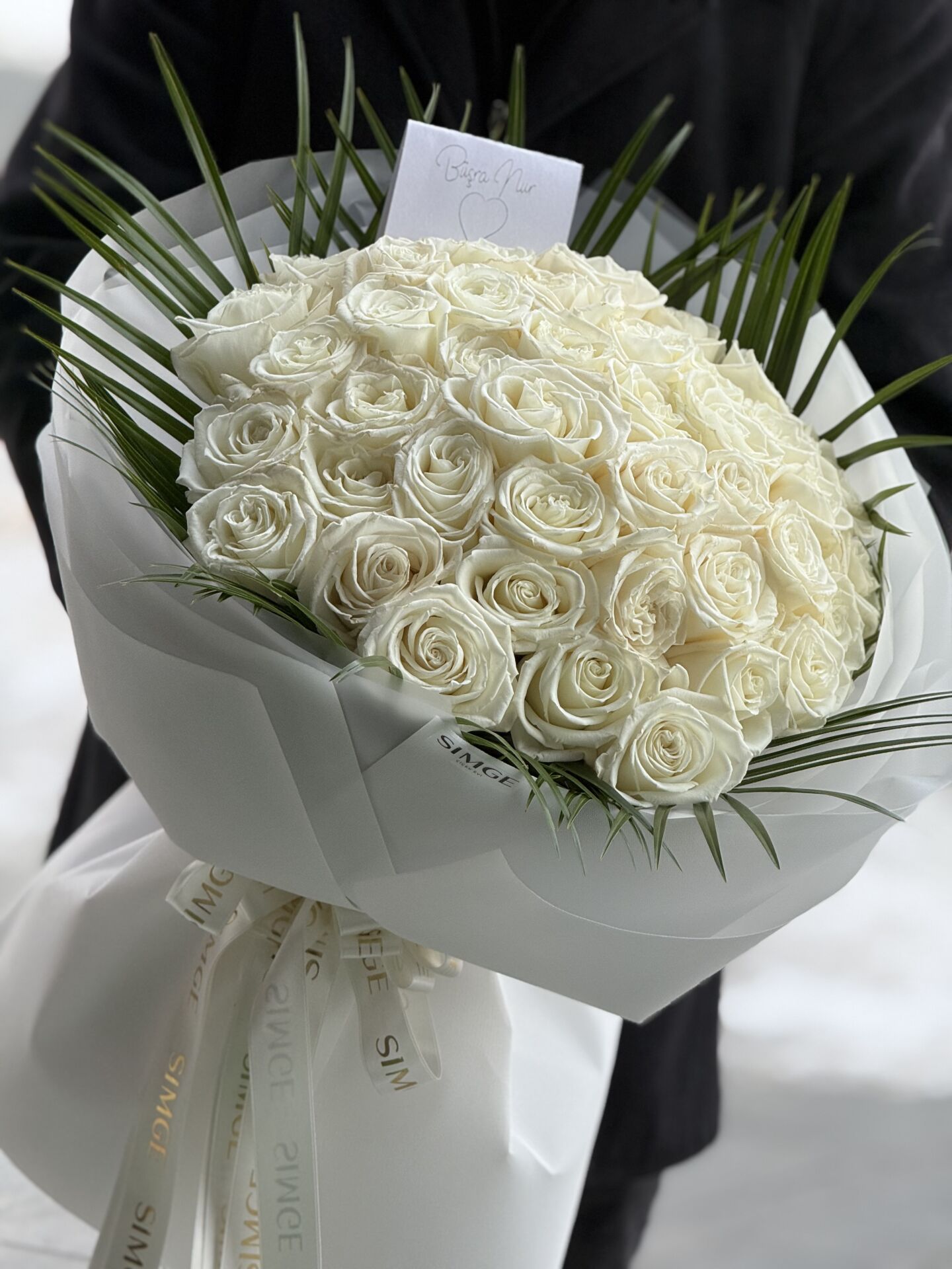Aura White Roses Beyaz Gül Buketi