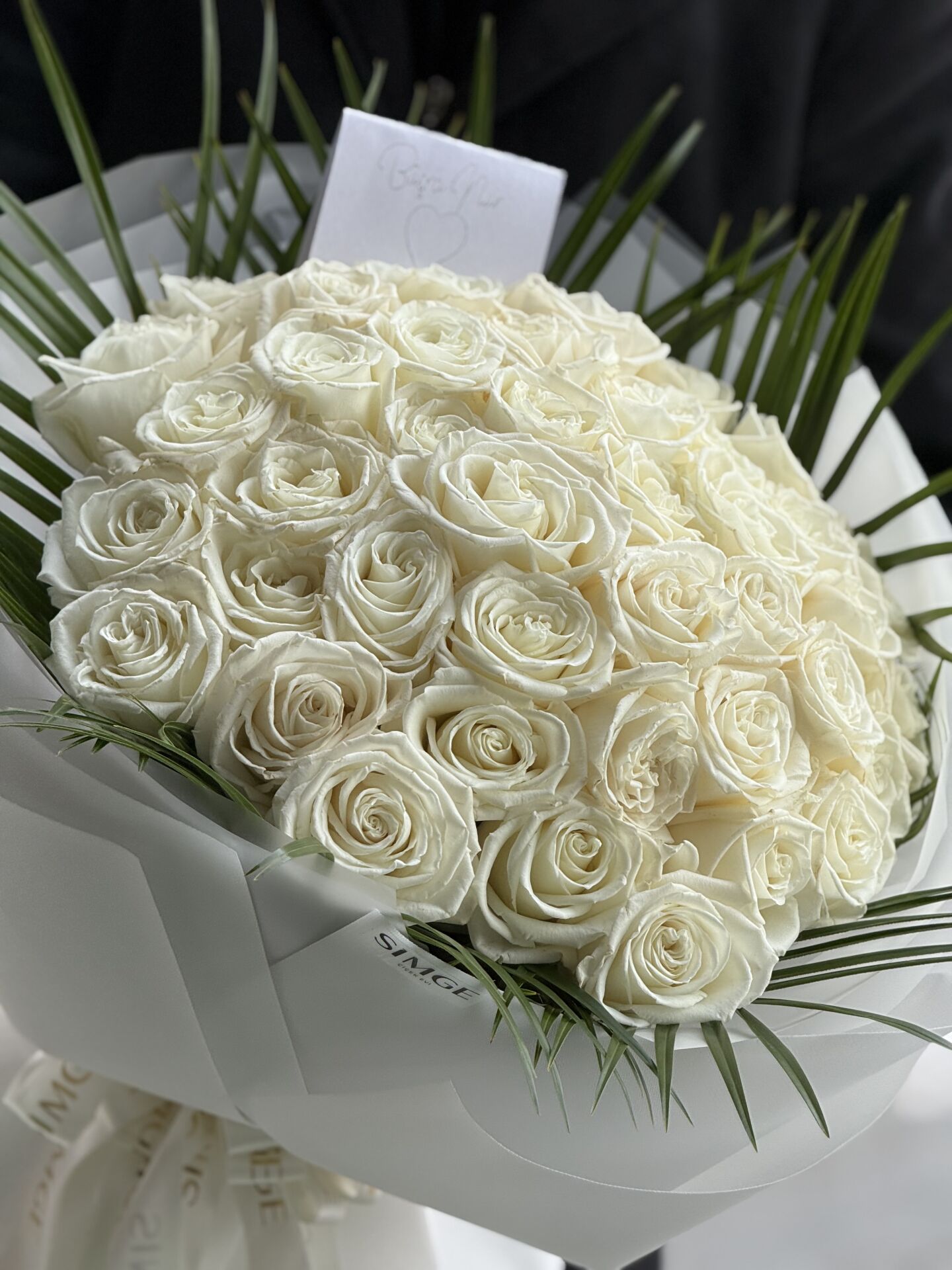 Aura White Roses Beyaz Gül Buketi