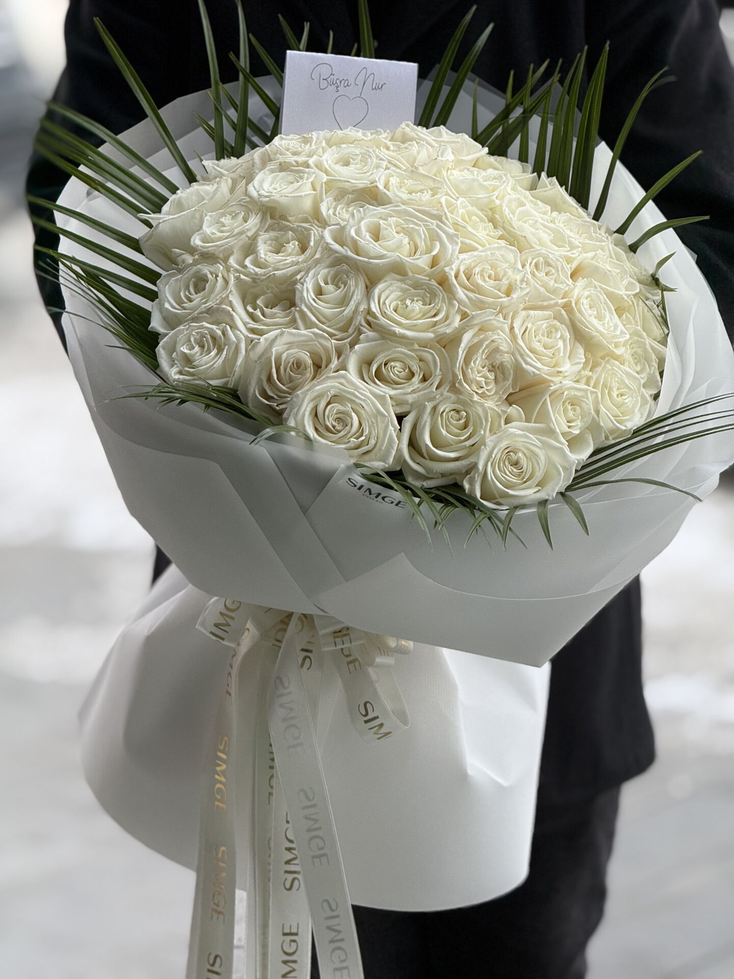 Aura White Roses Beyaz Gül Buketi