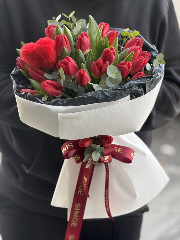 Aura Kırmızı Lale Aşk Buketi