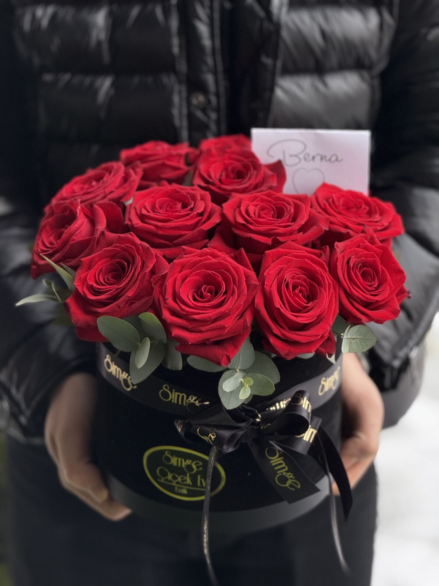 Kadife Kutuda Kırmızı Gül Aranjmanı