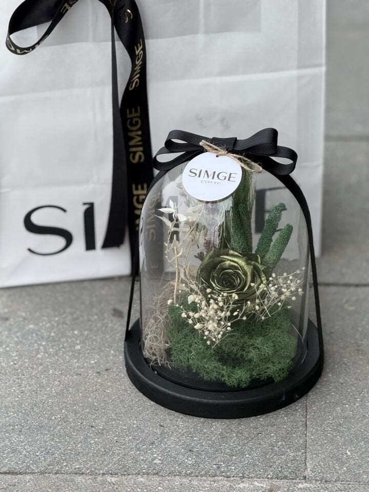 Cam Fanusta Tekli Yeşil Solmayan Gül Aranjmanı