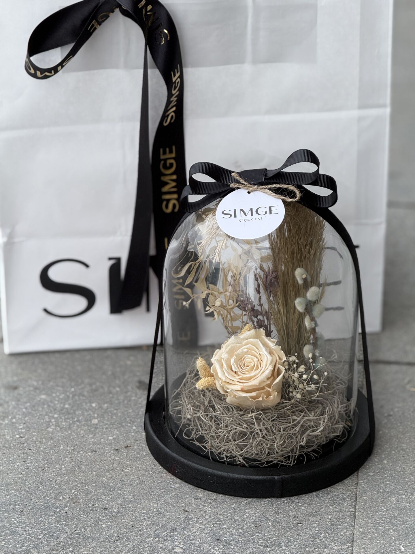 Cam Fanusta Tekli Beyaz Solmayan Gül Aranjmanı