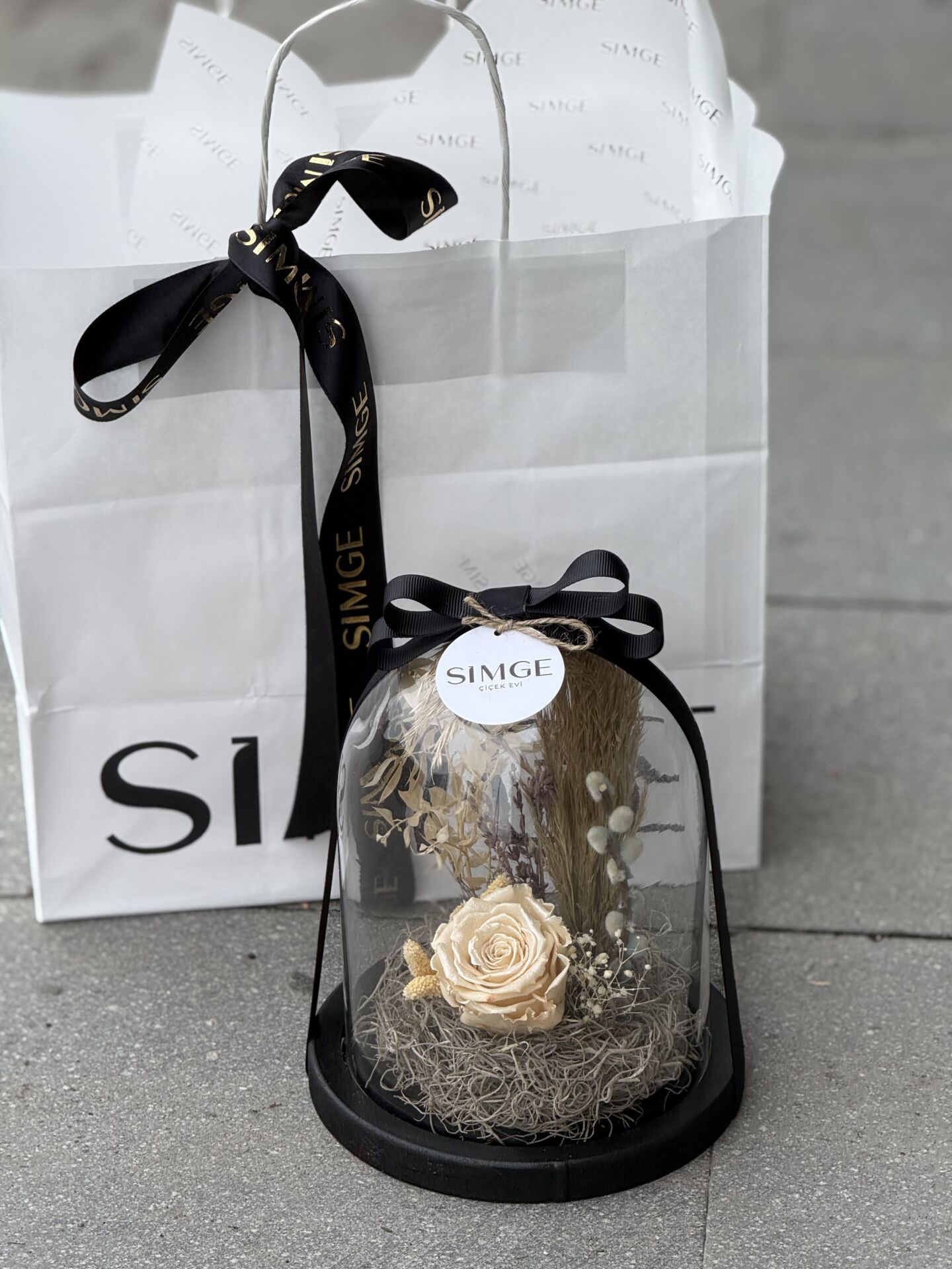 Cam Fanusta Tekli Beyaz Solmayan Gül Aranjmanı