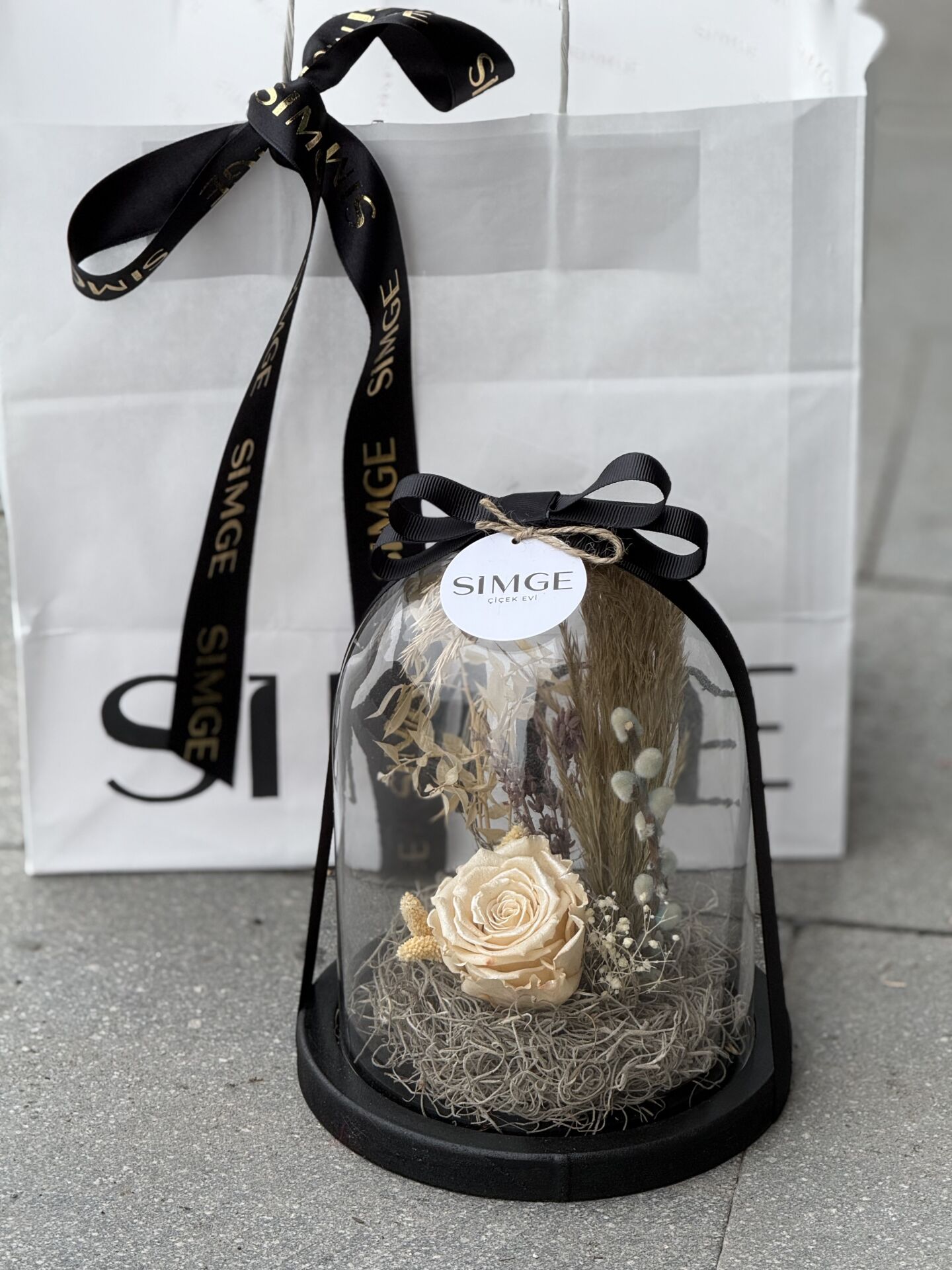 Cam Fanusta Tekli Beyaz Solmayan Gül Aranjmanı