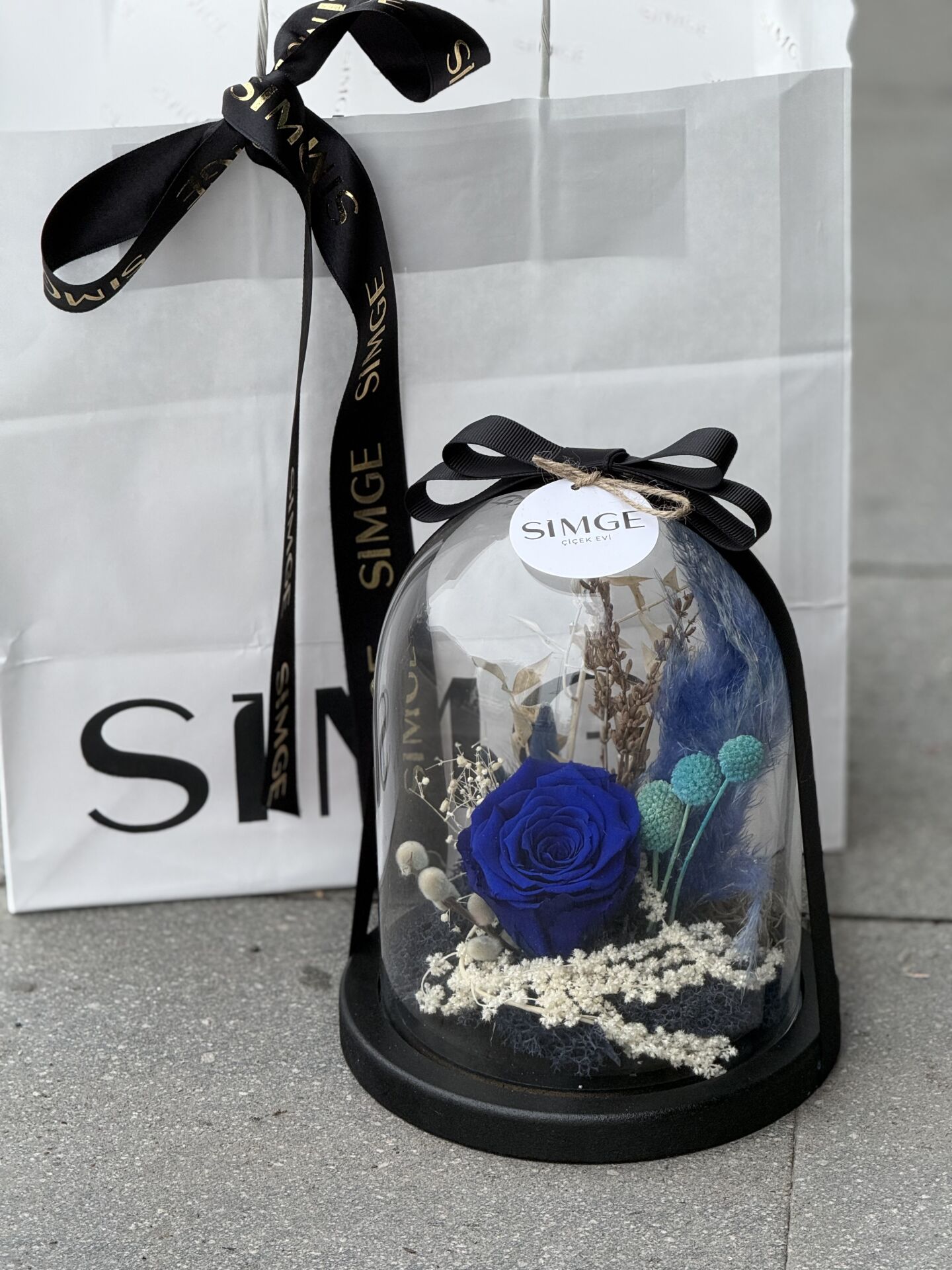 Cam Fanusta Tekli Lacivert Solmayan Gül Aranjmanı