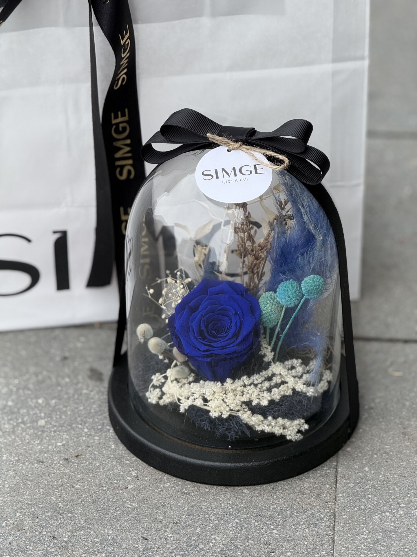 Cam Fanusta Tekli Lacivert Solmayan Gül Aranjmanı