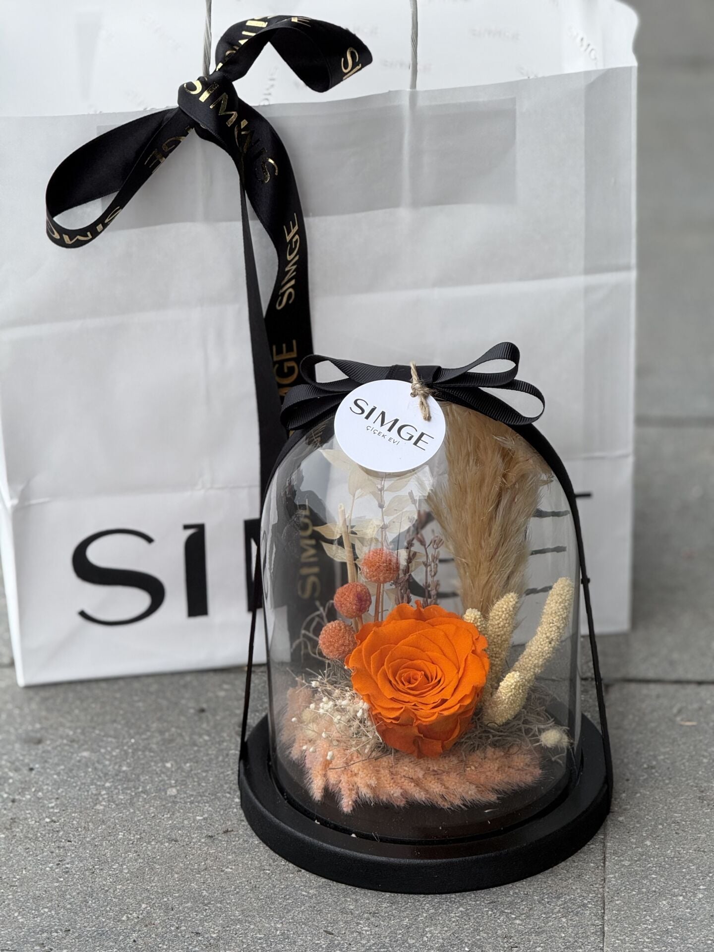 Cam Fanusta Tekli Turuncu Solmayan Gül Aranjmanı