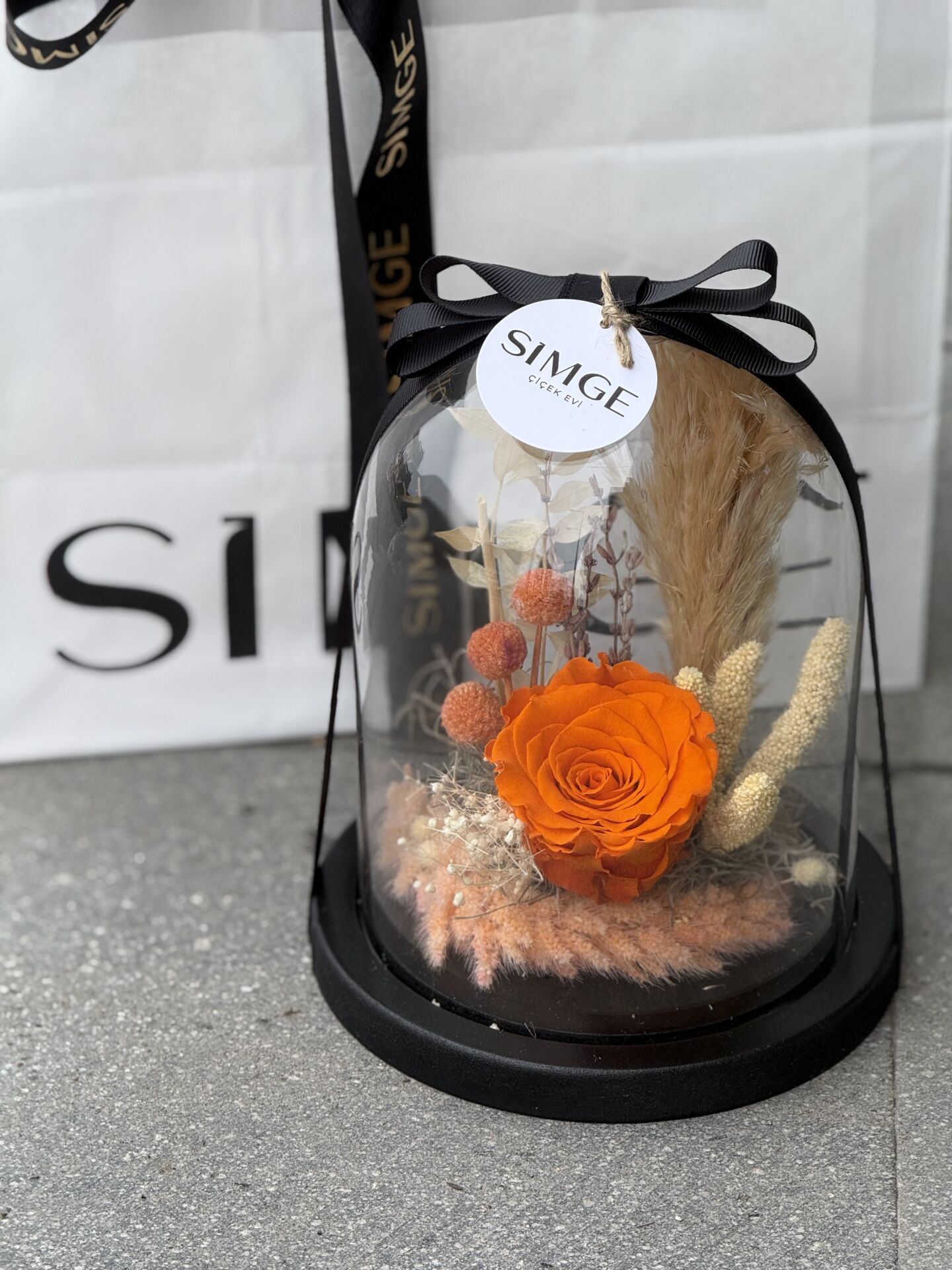 Cam Fanusta Tekli Turuncu Solmayan Gül Aranjmanı