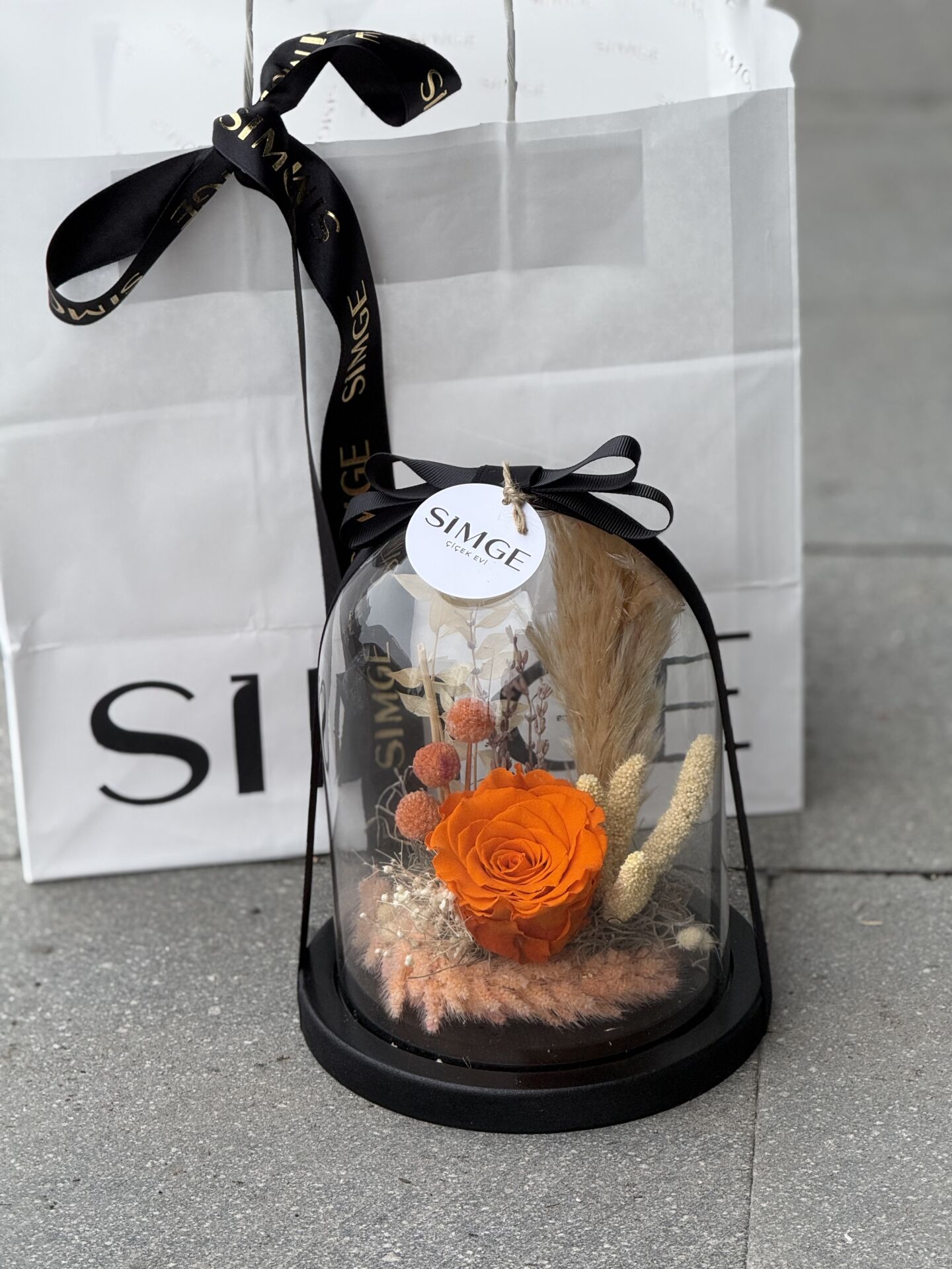 Cam Fanusta Tekli Turuncu Solmayan Gül Aranjmanı