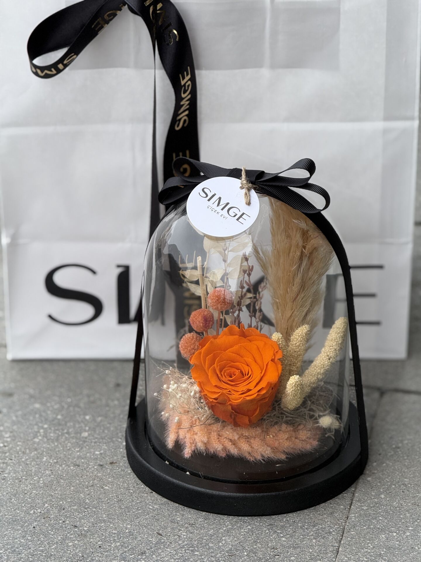 Cam Fanusta Tekli Turuncu Solmayan Gül Aranjmanı