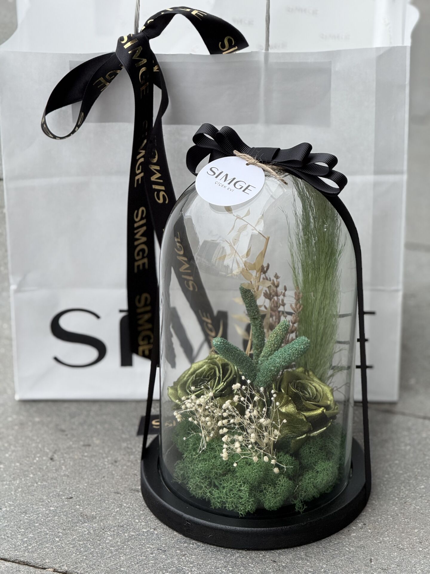 Cam Fanusta Yeşil Solmayan Gül Aranjmanı