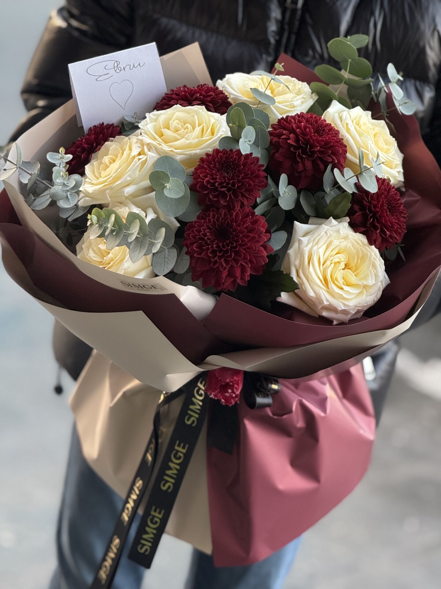 Aura Bordo Anastasia Ve Gül Buketi