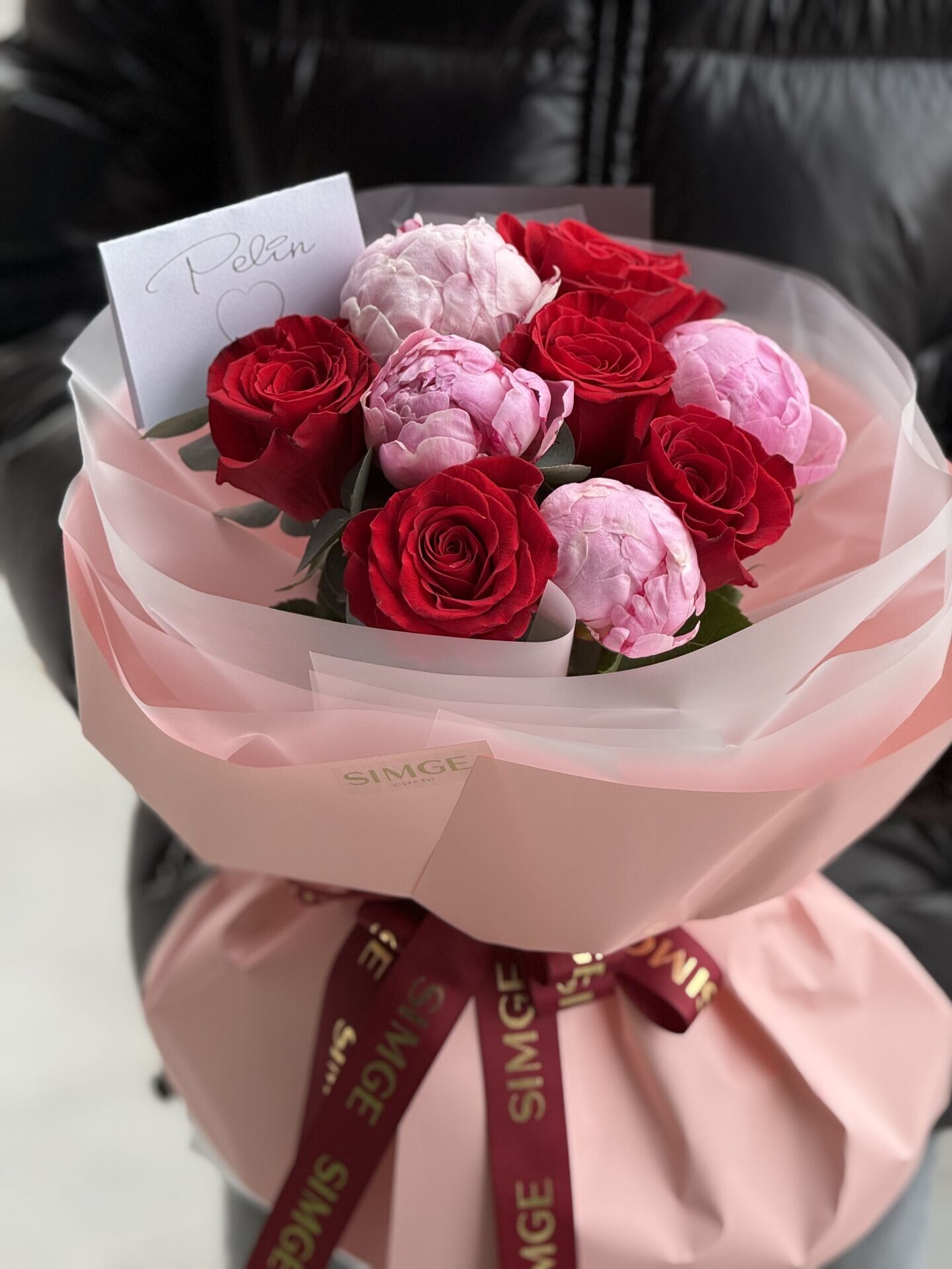 Silvia Pembe Şakayık Ve Kırmızı Gül Buketi