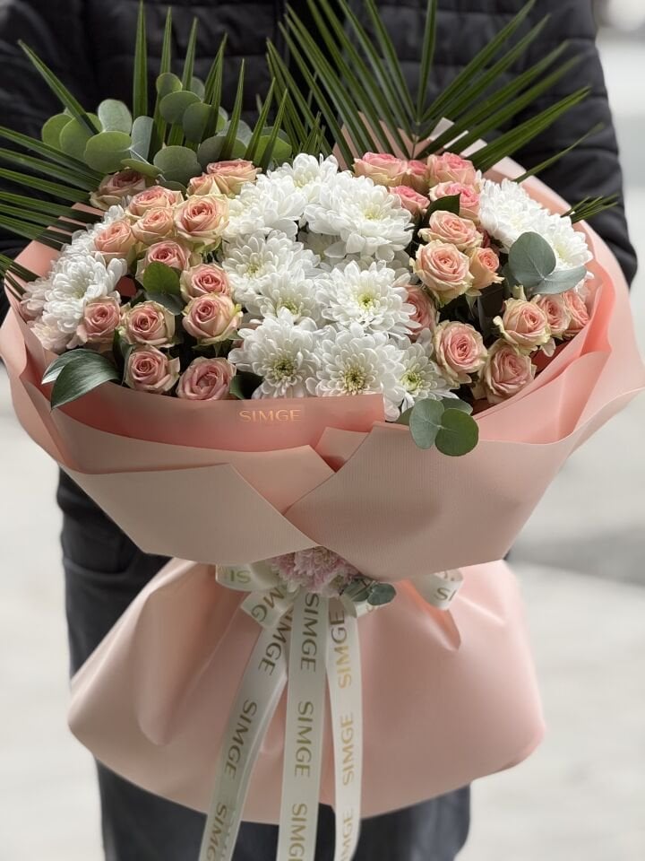 Silvia Somon Çardak Gül Ve Krizantem Buketi