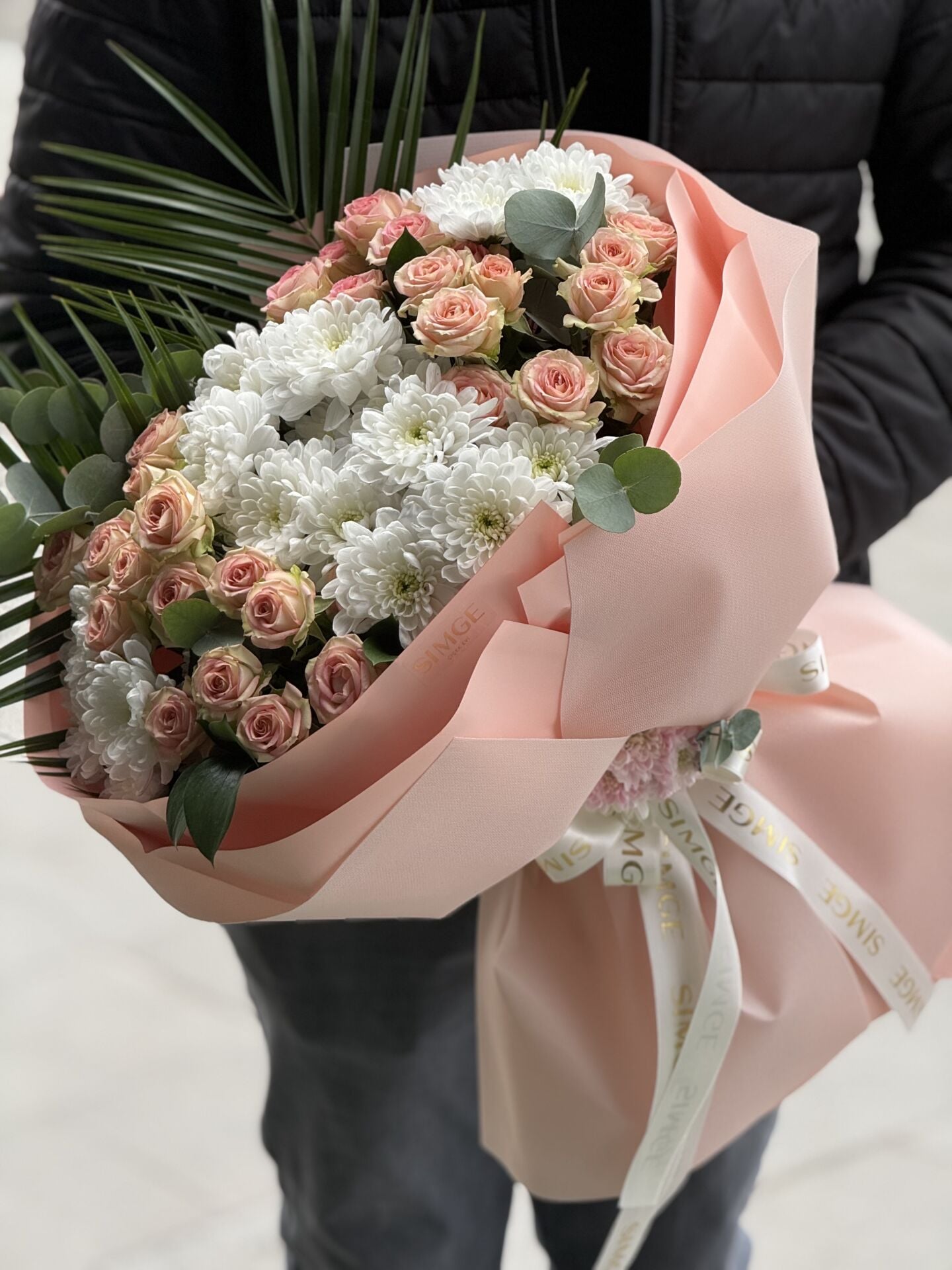 Silvia Somon Çardak Gül Ve Krizantem Buketi