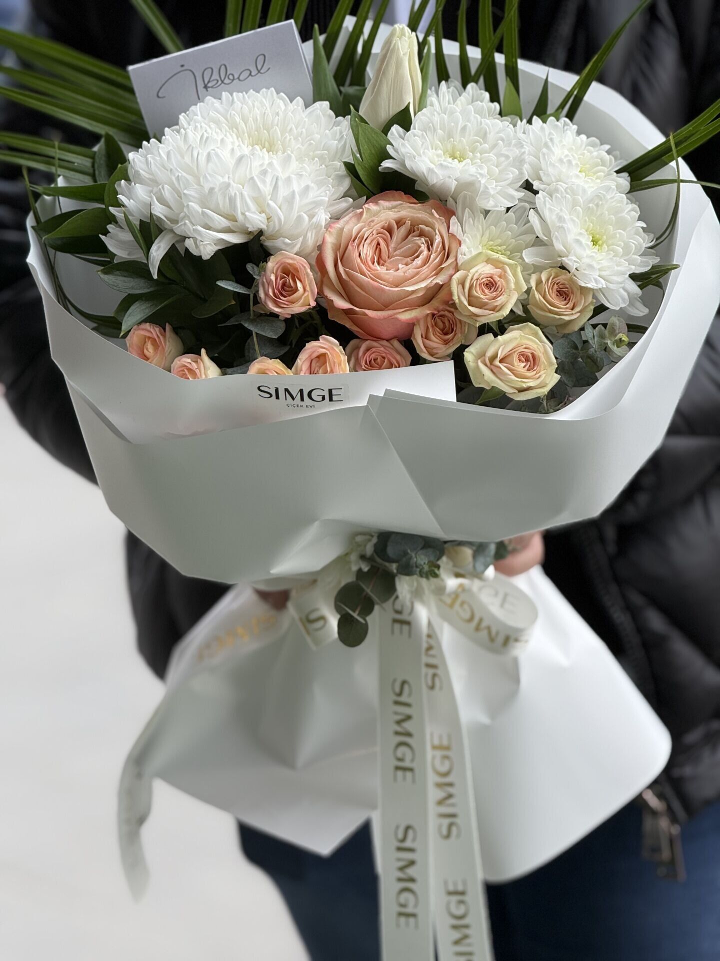 Fleur Güllerin Ve Krizantemlerin Yumuşak Zerafeti