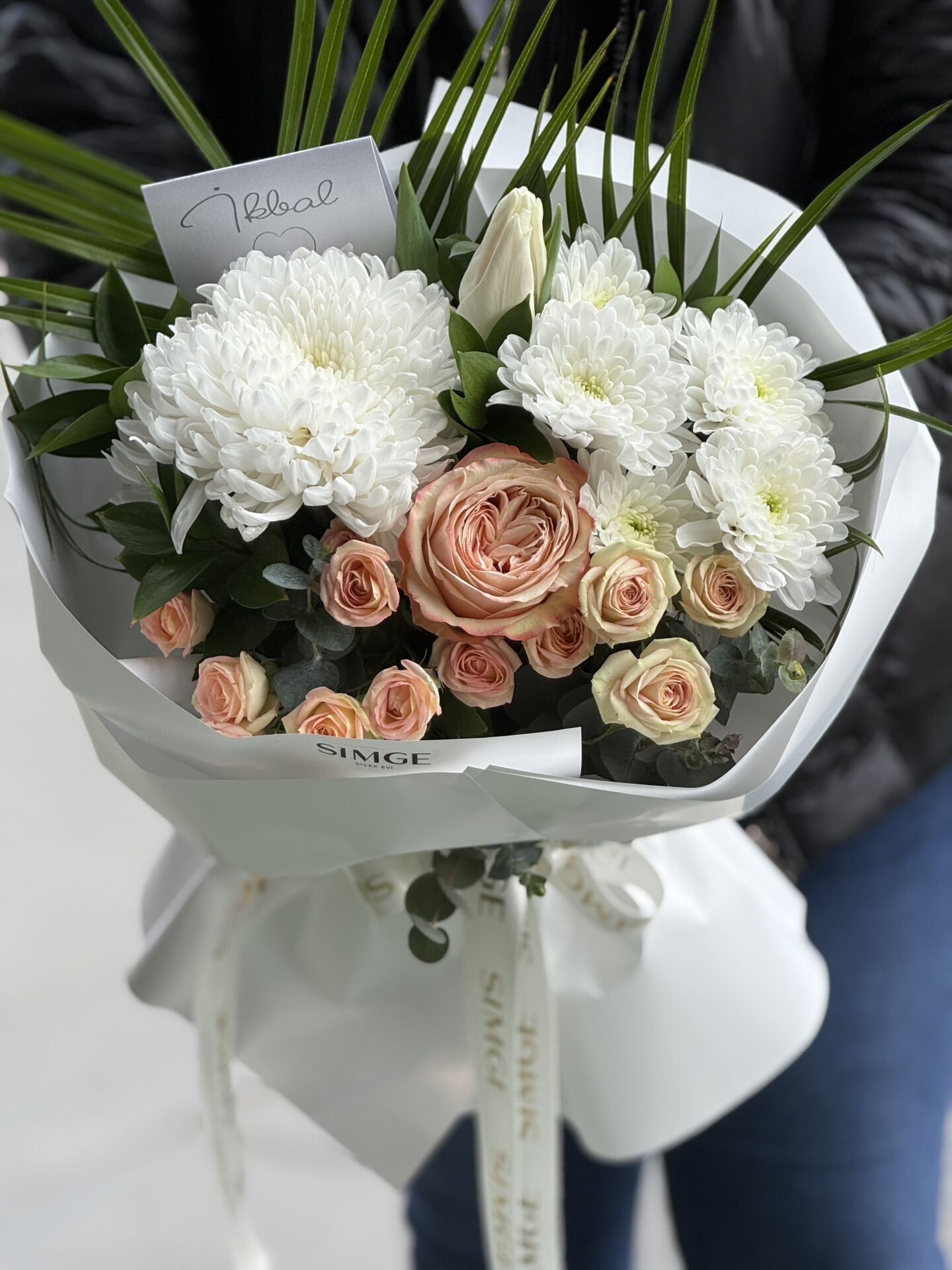 Fleur Güllerin Ve Krizantemlerin Yumuşak Zerafeti