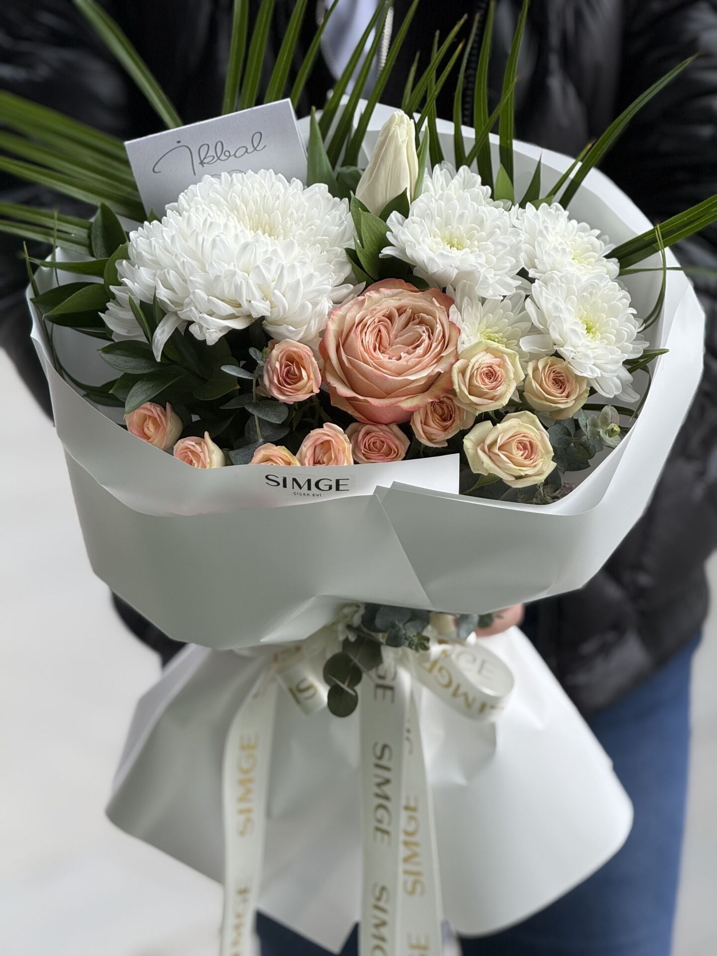 Fleur Güllerin Ve Krizantemlerin Yumuşak Zerafeti