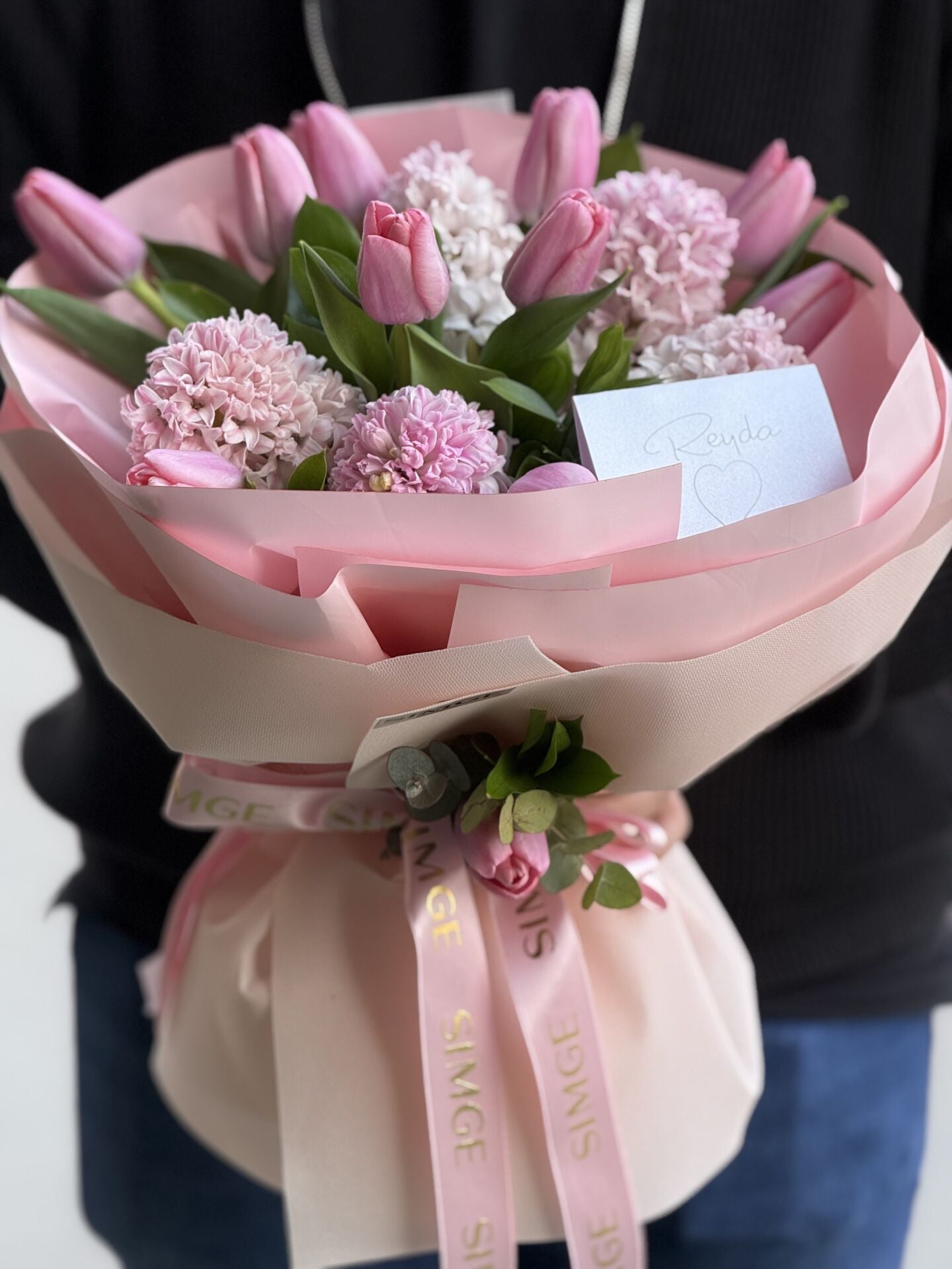 Fleur Pembe Lale ve Sümbüllerin Ahengi