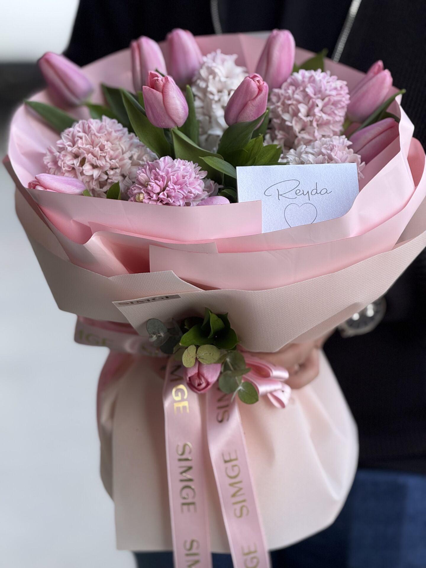 Fleur Pembe Lale ve Sümbüllerin Ahengi
