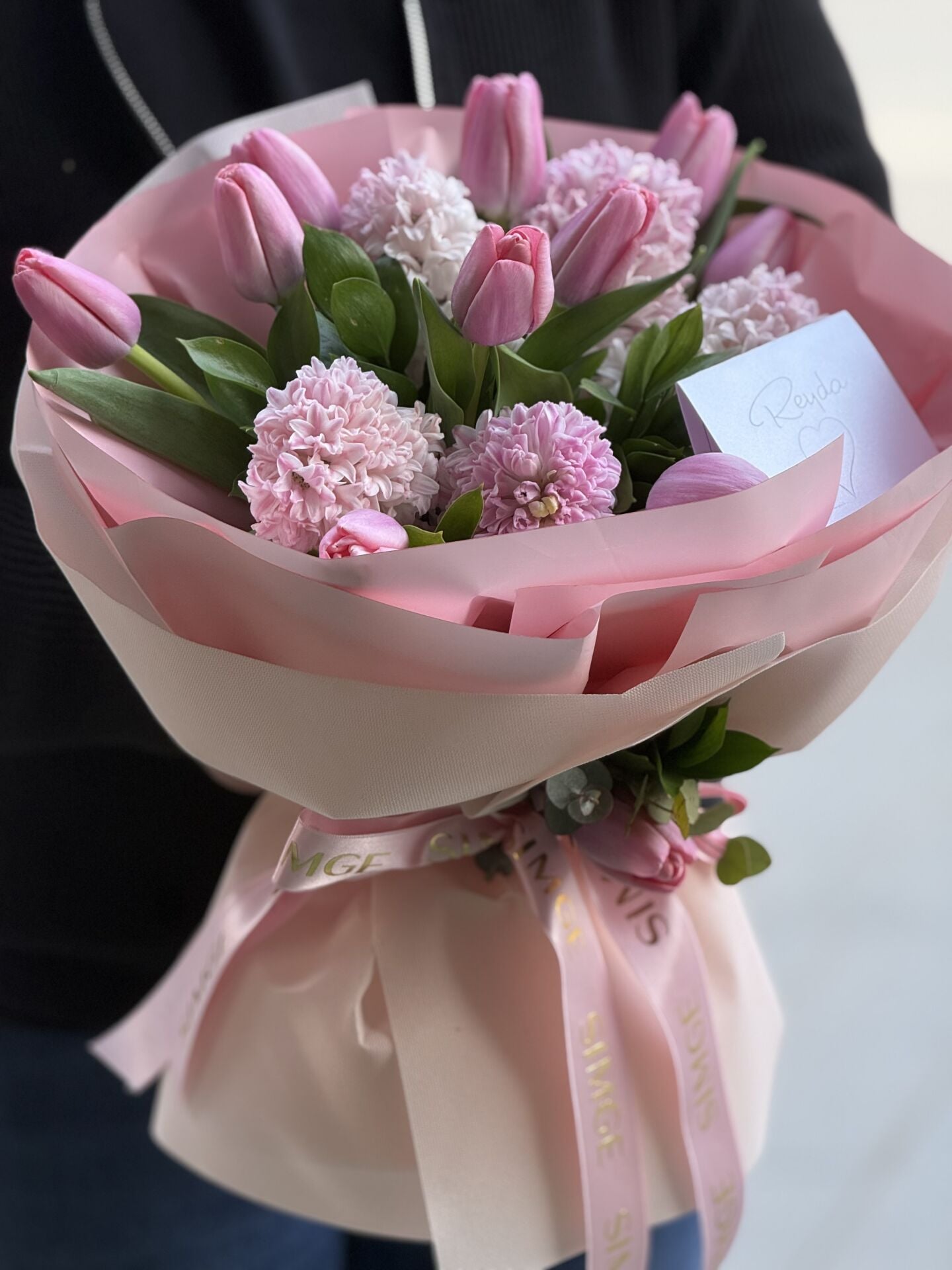Fleur Pembe Lale ve Sümbüllerin Ahengi