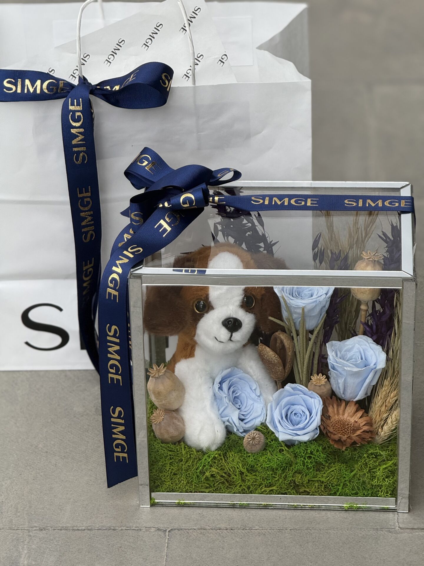 Pleksi Kutuda Peluş Oyuncaklı Mavi Solmayan Gül Aranjmanı